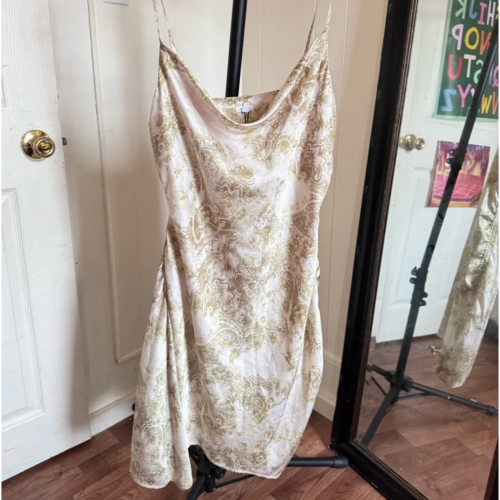 Dress - Picture 1 of 4
